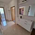 Apartment Fuer 4 Personen- 70m Vom Entfernt By Interhome