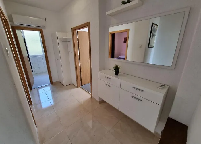 Apartment Fuer 4 Personen- 70m Vom Entfernt By Interhome